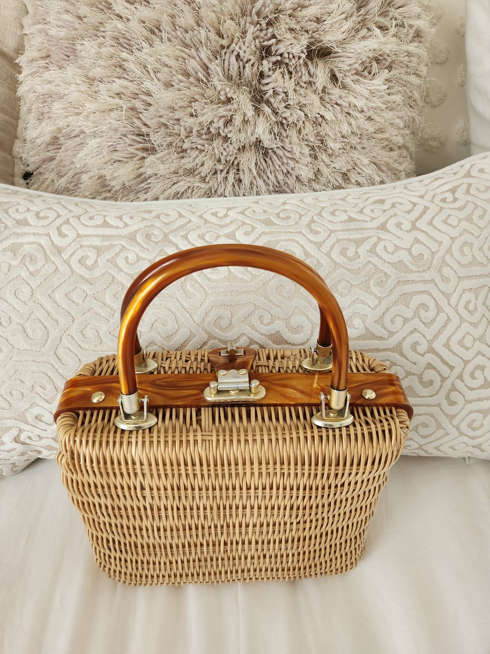 Vintage Princess Charming by Atlas Wicker Handbag – Mid-Century Amber Lucite - Picture 5 of 9